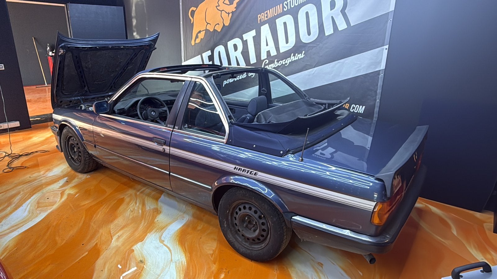 1987 BMW E30 320i BAUR / Hartge | Schuurvondst, Auto's, Cabriolet, Blauw, 122 pk, Handgeschakeld