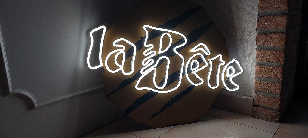 Zeldzame lichtreclame la Bête bier, Ophalen of Verzenden, Nieuw, Lichtbak of (neon) lamp