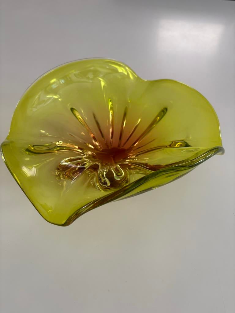 Vintage Murano glazen schaal, geel/oranje, bloemvormig, Ophalen of Verzenden