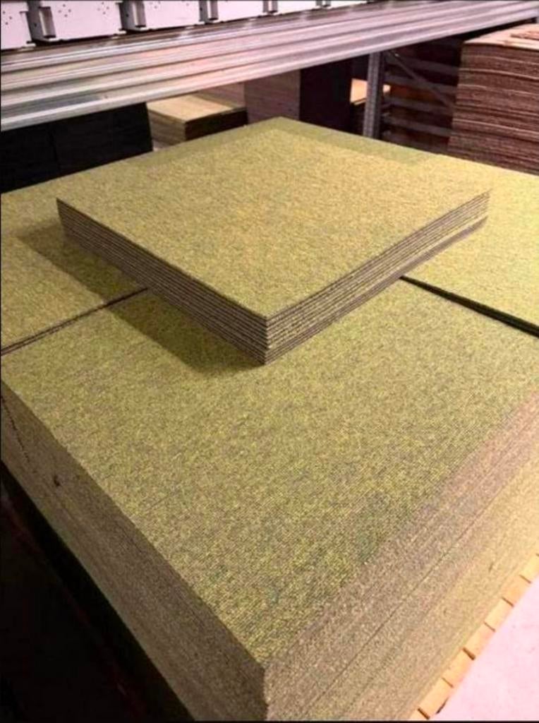 Groene tapijttegels 50x50cm €1'50 per stuk, Ophalen of Verzenden