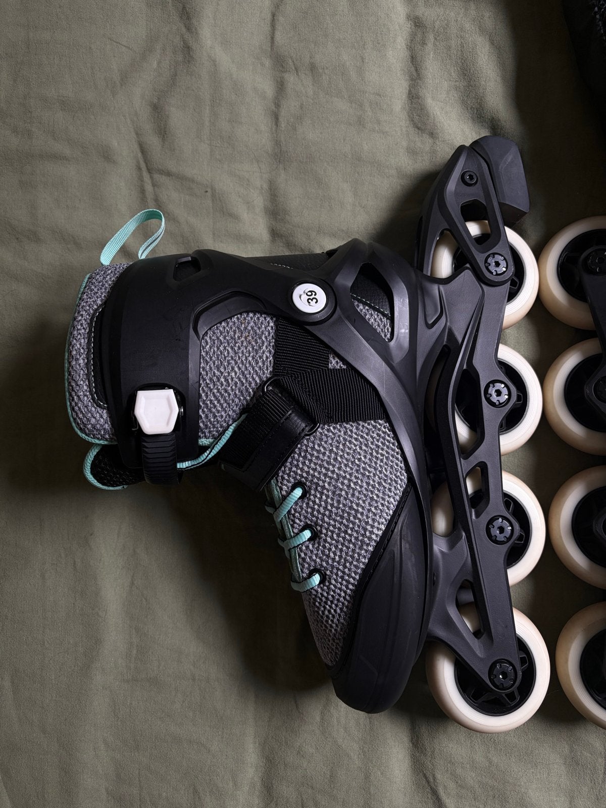 Oxelo Fit 100 Dames Skeelers Maat 39 met Beschermers M, Sport en Fitness, Skeelers, Zo goed als nieuw, Inline skates 4 wielen