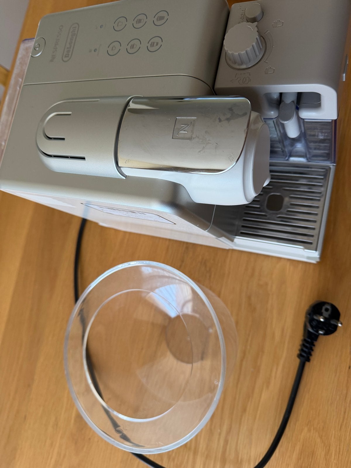 Nespresso De'Longhi koffiezetapparaat met melkopschuimer
