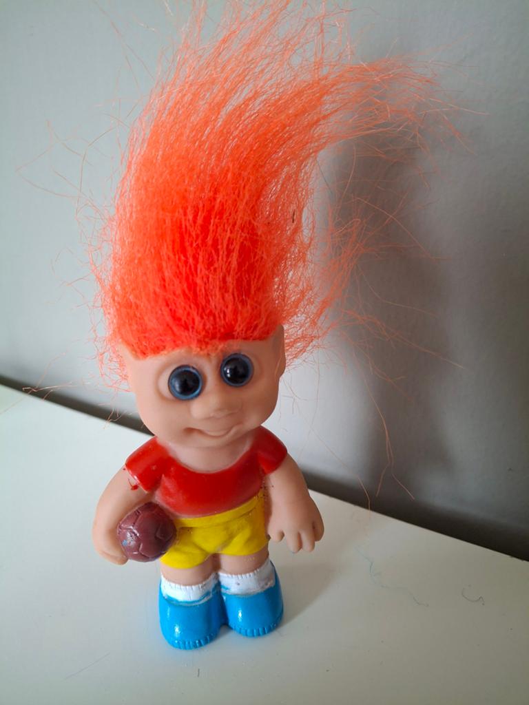Vintage Troll Pop met Oranje Haar en Voetbal, Ophalen of Verzenden, Zo goed als nieuw