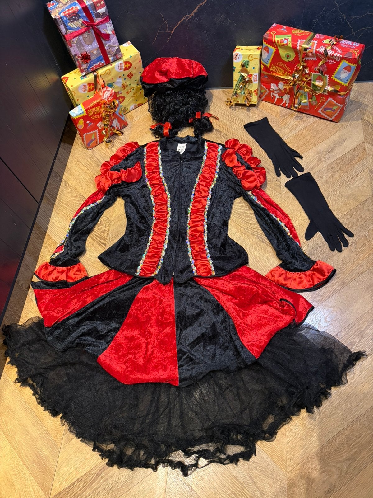 Pietenpak rood zwart maat m pietenjurk set sinterklaas, Ophalen of Verzenden, Zo goed als nieuw, Carnaval