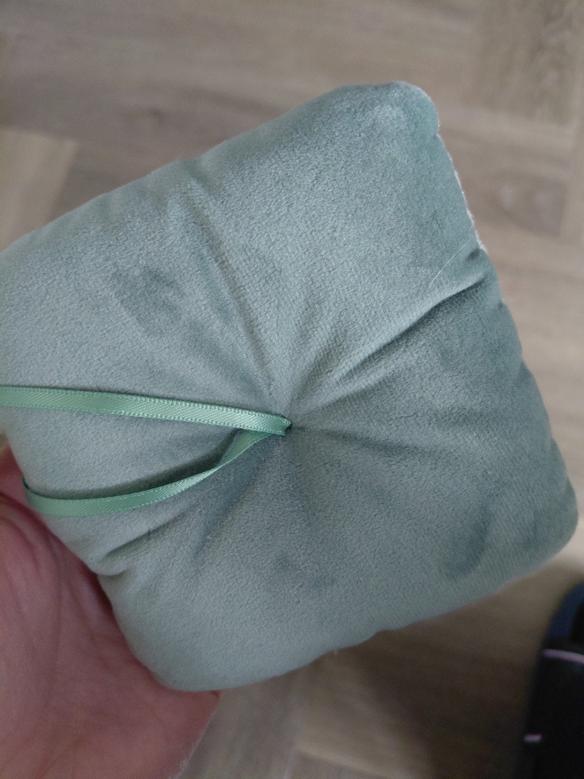 Velvet sage green ringkussen, Ophalen of Verzenden, Zo goed als nieuw, Groen, Vierkant