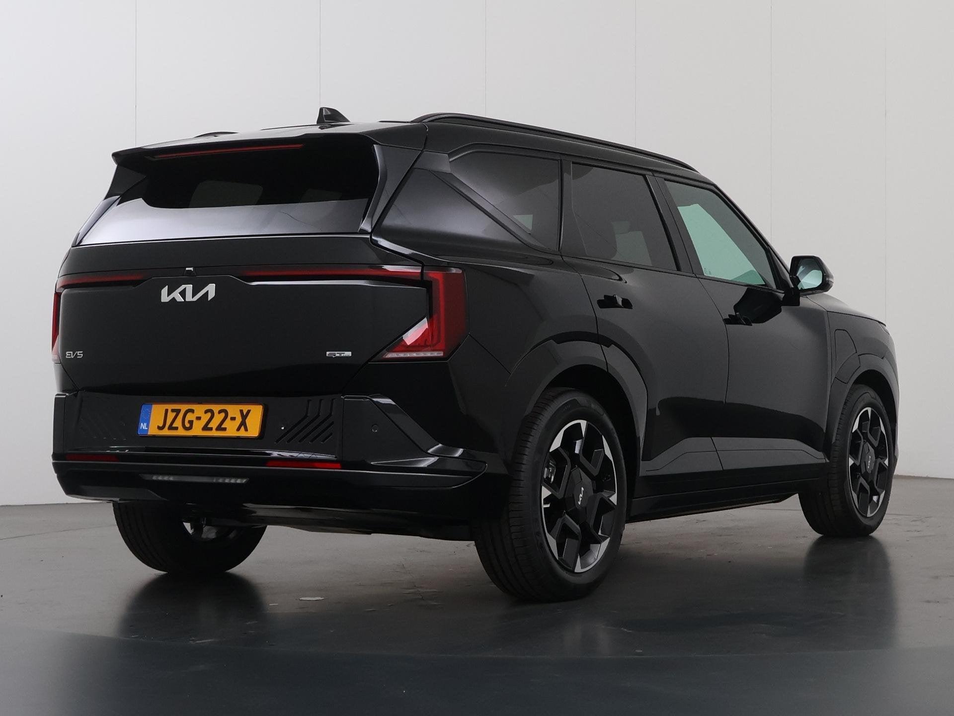 Kia EV5 GT-Line 81.4 kWh | Panoramaschuifdak | Harman Kardon, Auto's, Kia, 81 kWh, 510 min, Lichtsensor, Zwart
