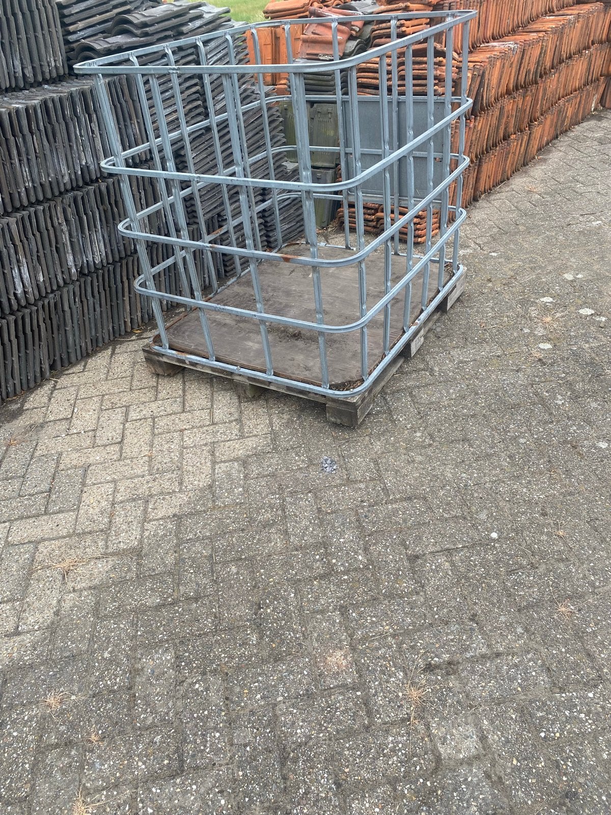 Metalen kooi op pallet - IBC container frame, Gebruikt, 100 cm of meer, 60 cm of meer, Bak of Kist