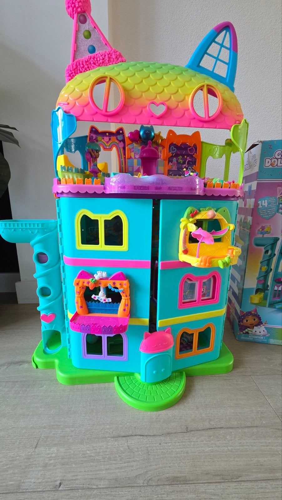 Gabby's dollhouse feest poppenhuis met veel extra's, Ophalen, Zo goed als nieuw, Poppenhuis