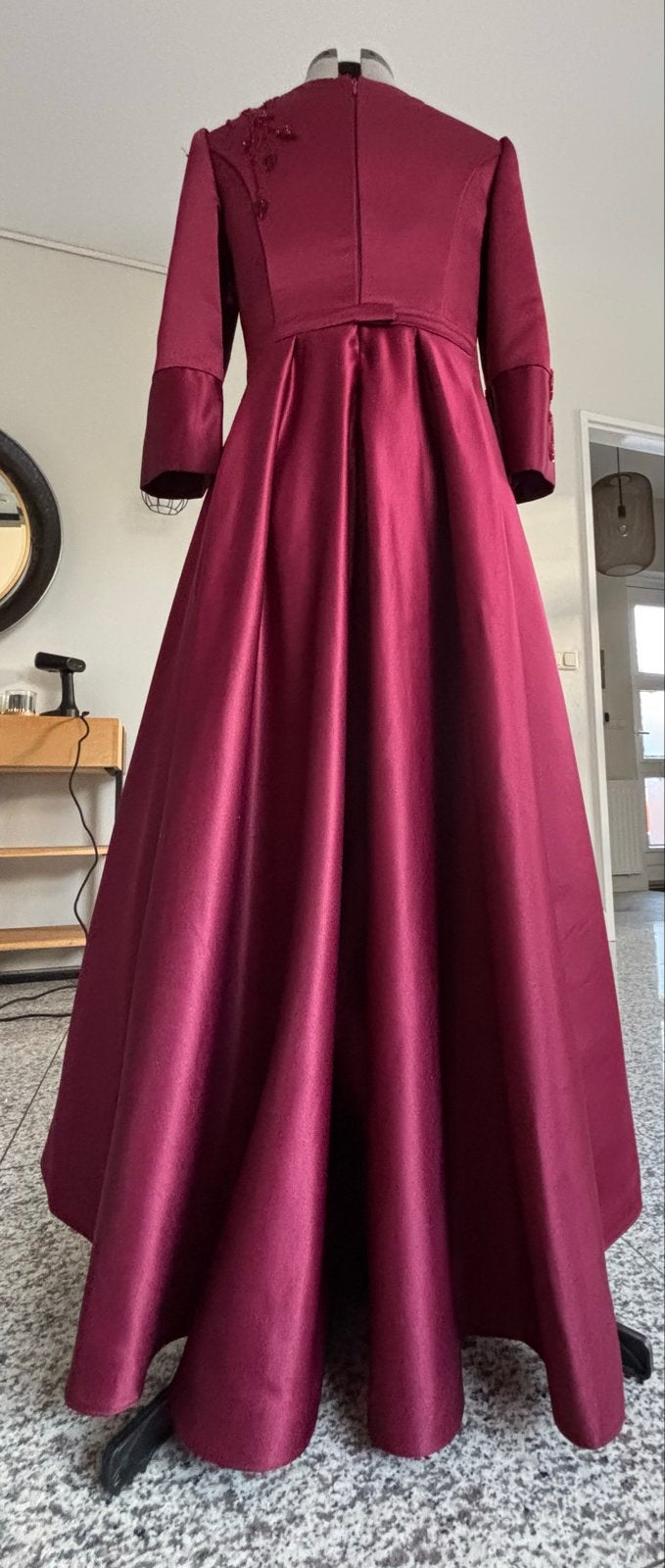 Elegante bordeauxrode galajurk met steentjes maat 40/42, Kleding | Dames, Gelegenheidskleding, Maat 38/40 (M), Galajurk, Ophalen of Verzenden