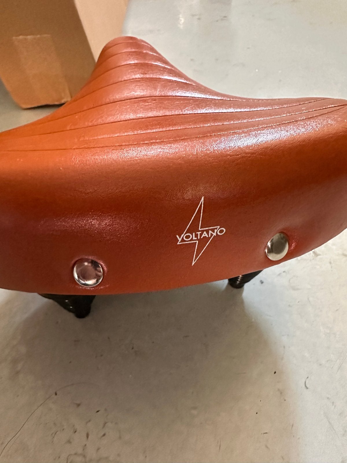 VoltanO fietszadel met vering - Comfortabel en stijlvol, Ophalen, Kunststof, Zo goed als nieuw, Zadel
