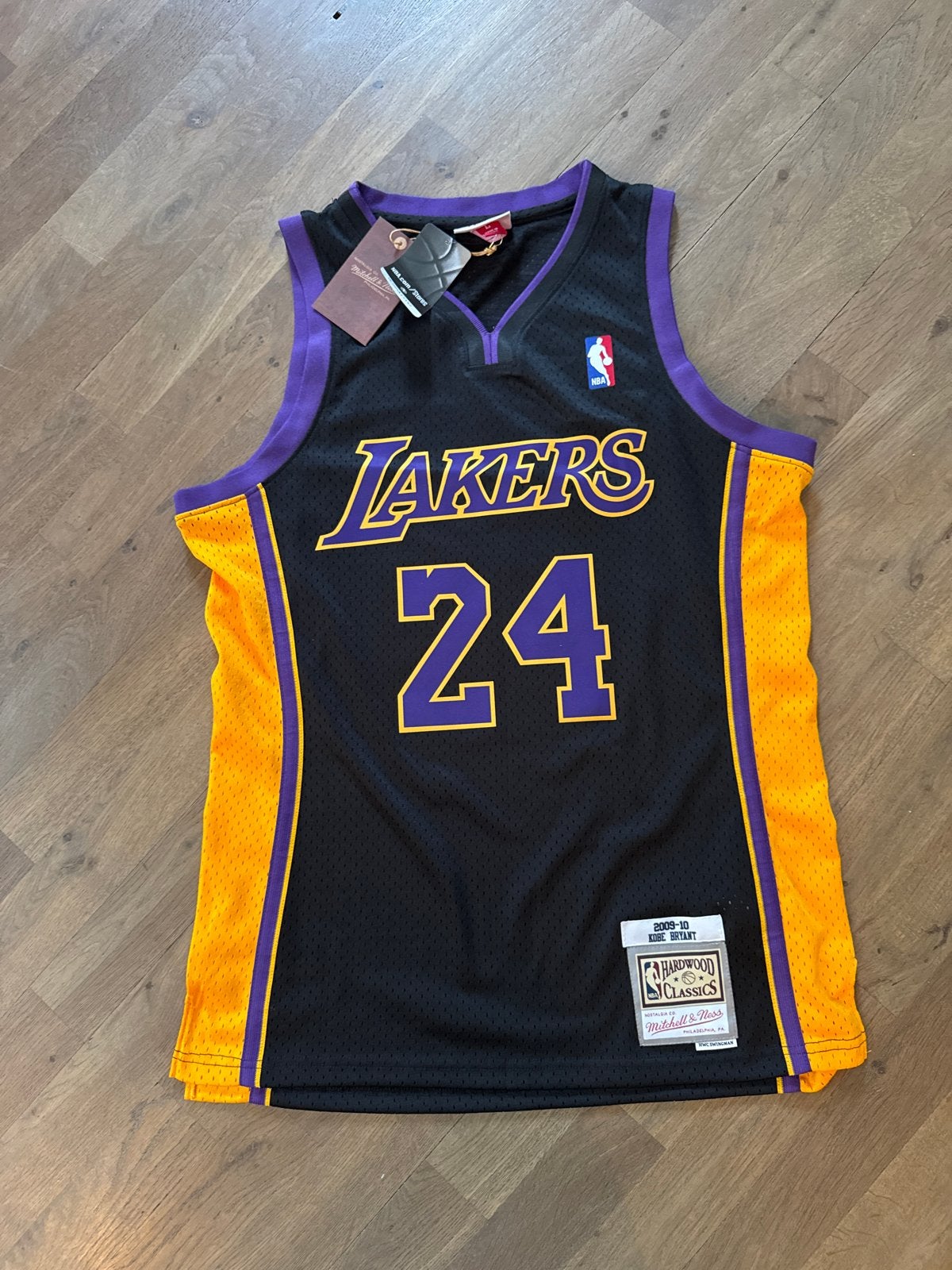 Nieuw Kobe Bryant Lakers #24 Mitchell & Ness Jersey, Maat 52/54 (L), Zwart, Nieuw, Ophalen of Verzenden