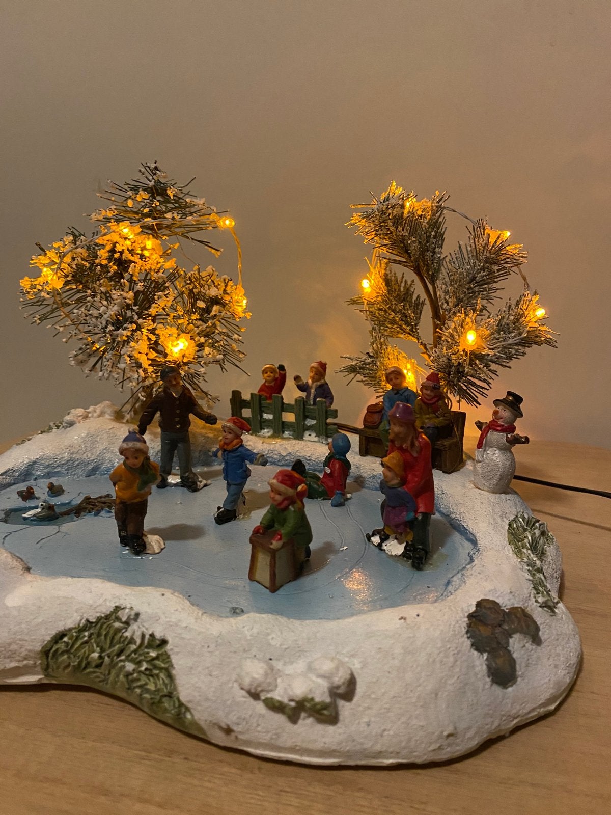 Typisch Hollands Schaatsbaan - Kerstdorp - Kersthuisjes, Diversen, Ophalen of Verzenden, Zo goed als nieuw