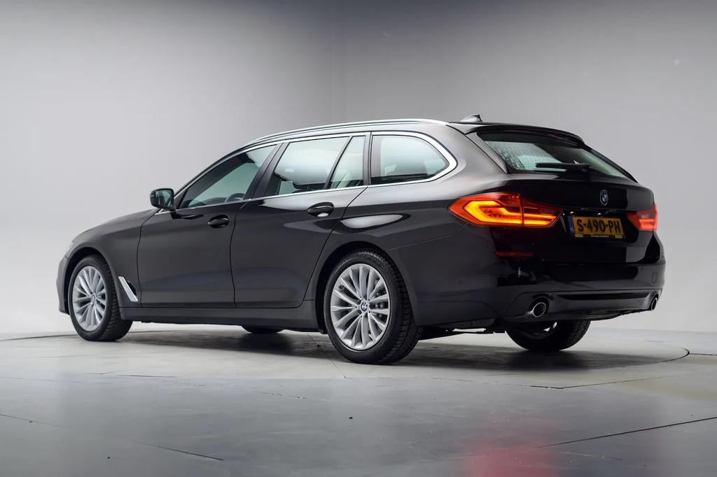 BMW 5 Serie 520i Executive Aut. [ Panoramadak Navi Trekhaak, Automaat, 1998 cc, 4 cilinders, 2000 kg
