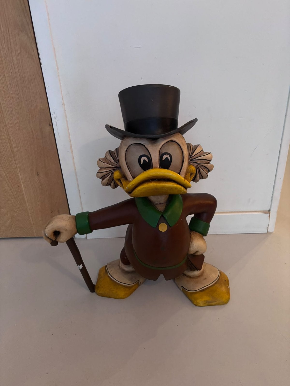 Dagobert Duck Houten beeld 60cm, Ophalen, Overige figuren, Gebruikt, Beeldje of Figuurtje