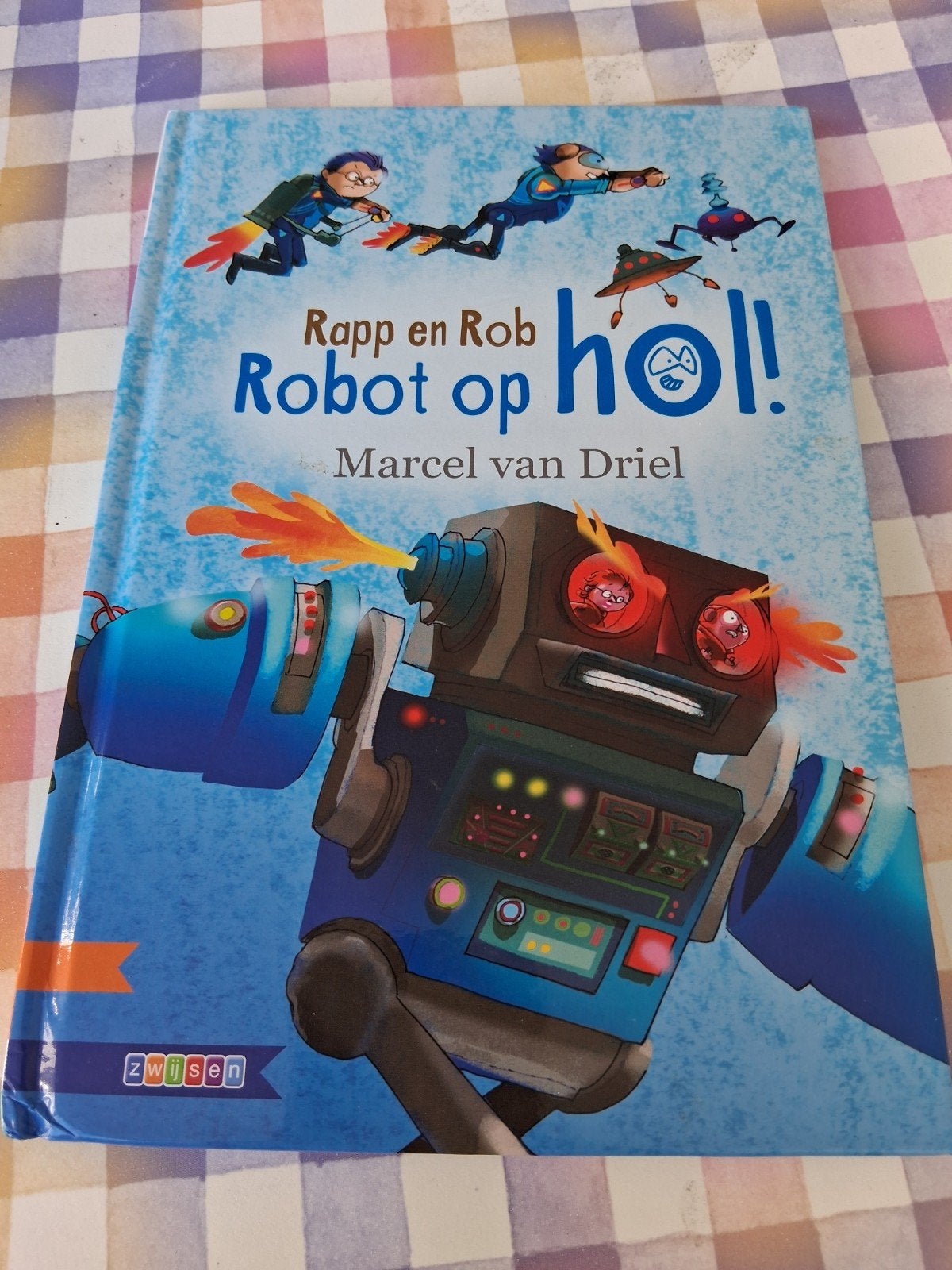 boek marcel van driel - rapp en rob - robot op hol! - avi M4, Ophalen of Verzenden, Gelezen, Fictie algemeen