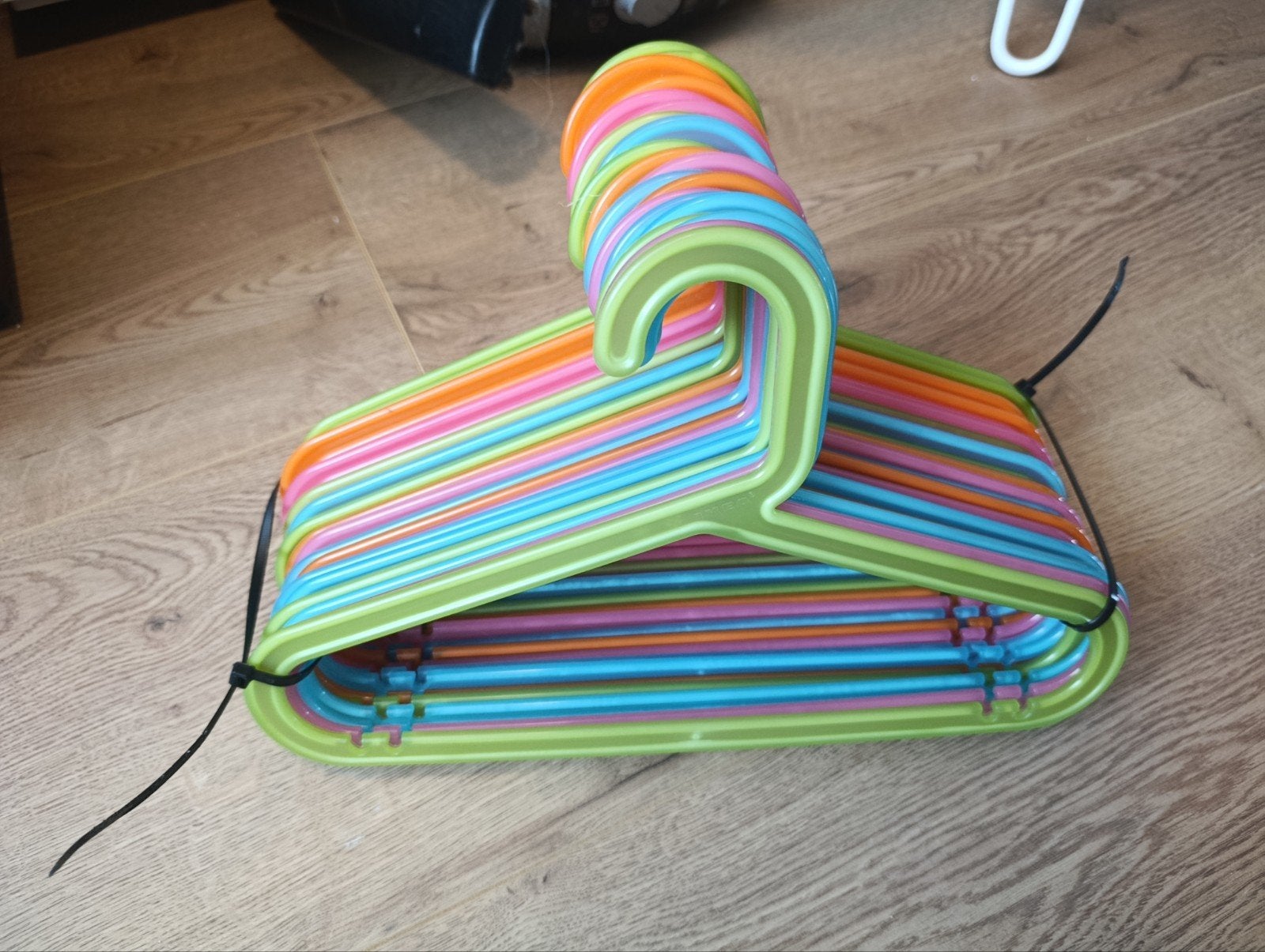 24 kinder kledinghangers ikea, Ophalen, Zo goed als nieuw, Kunststof, Kinderen