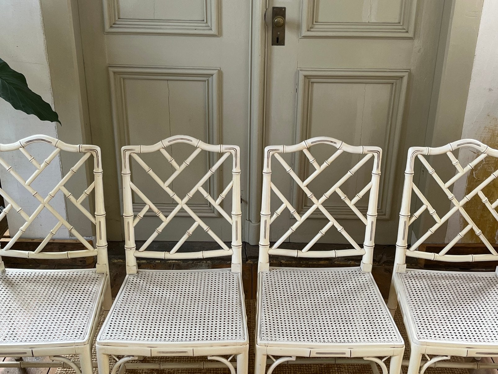 Set van vier Jonathan Adler, faux bamboo stoelen, Ophalen, Gebruikt, Wit, Vier