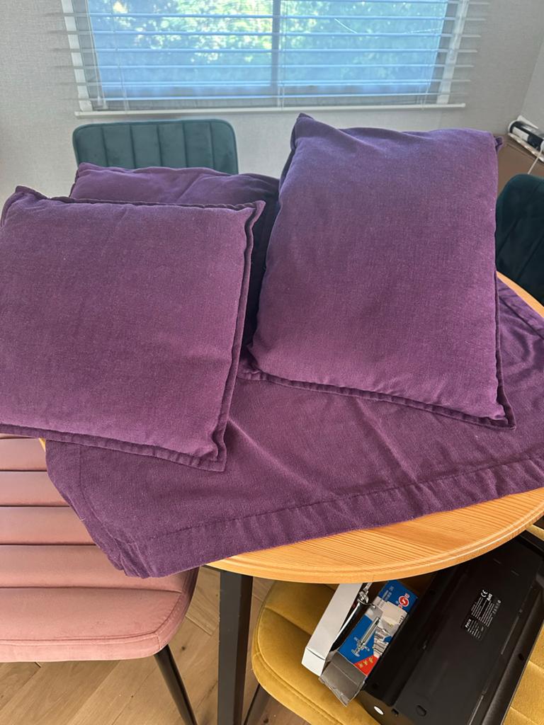 Knaus originele sierkussen 4 stuks en tafelkleed, Ophalen of Verzenden, Gebruikt