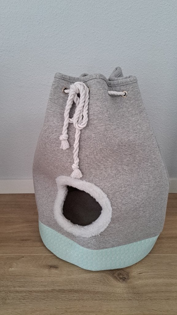 Kattenhuisje, Dieren en Toebehoren, Ophalen, Zo goed als nieuw