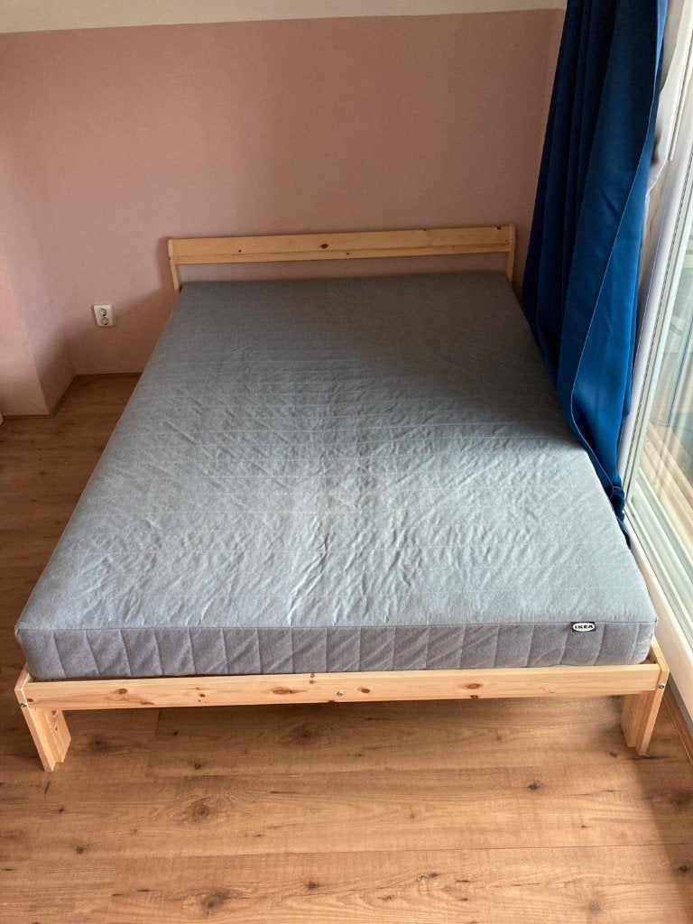 IKEA bed 140x200 cm + VADSÖ matras – uitstekende staat, Beige, Tweepersoons, Zo goed als nieuw, 200 cm