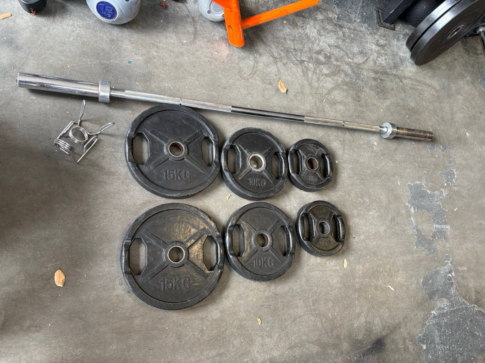 Olympische halter stang 180 cm met 60 kg schijven, Ophalen, 60 kg, Halterstang 180 cm, Halterset