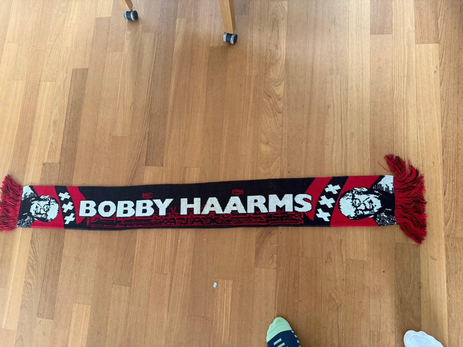 Ajax sjaal bobby haarms, Verzamelen, Sportartikelen en Voetbal, Ophalen of Verzenden, Zo goed als nieuw, Ajax, Vaantje of Sjaal