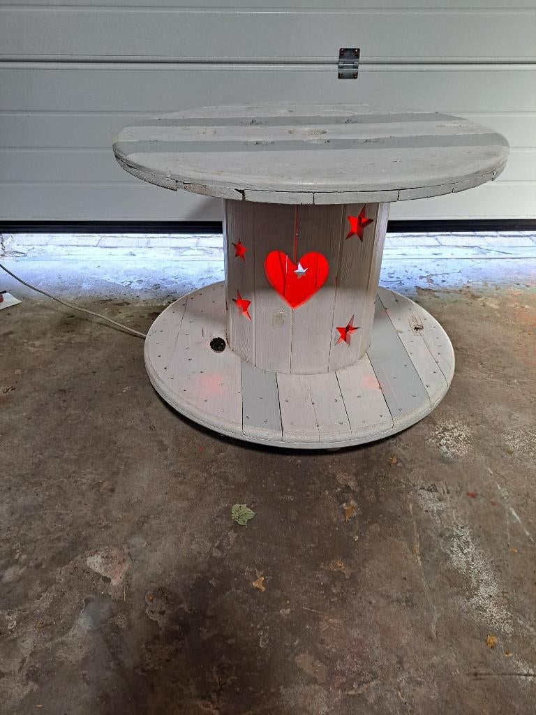 Leuke kabelhaspel als bijzettafel met instelbare kleuren., Tuin en Terras, Tuintafels, Ophalen, Gebruikt, Rond, Hout