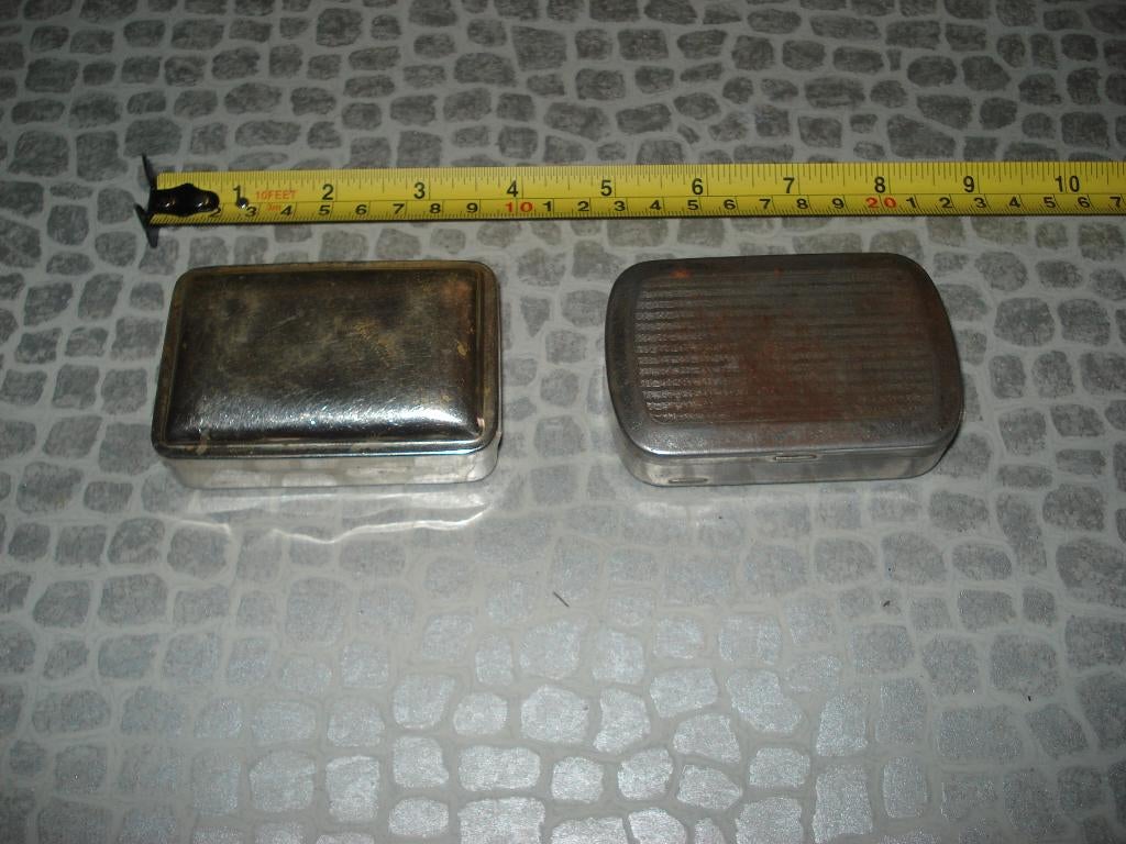 2 stuks  tabak doos  trommel   werken nog goed, Ophalen of Verzenden, Gebruikt, Tabaksdoos of Verpakking