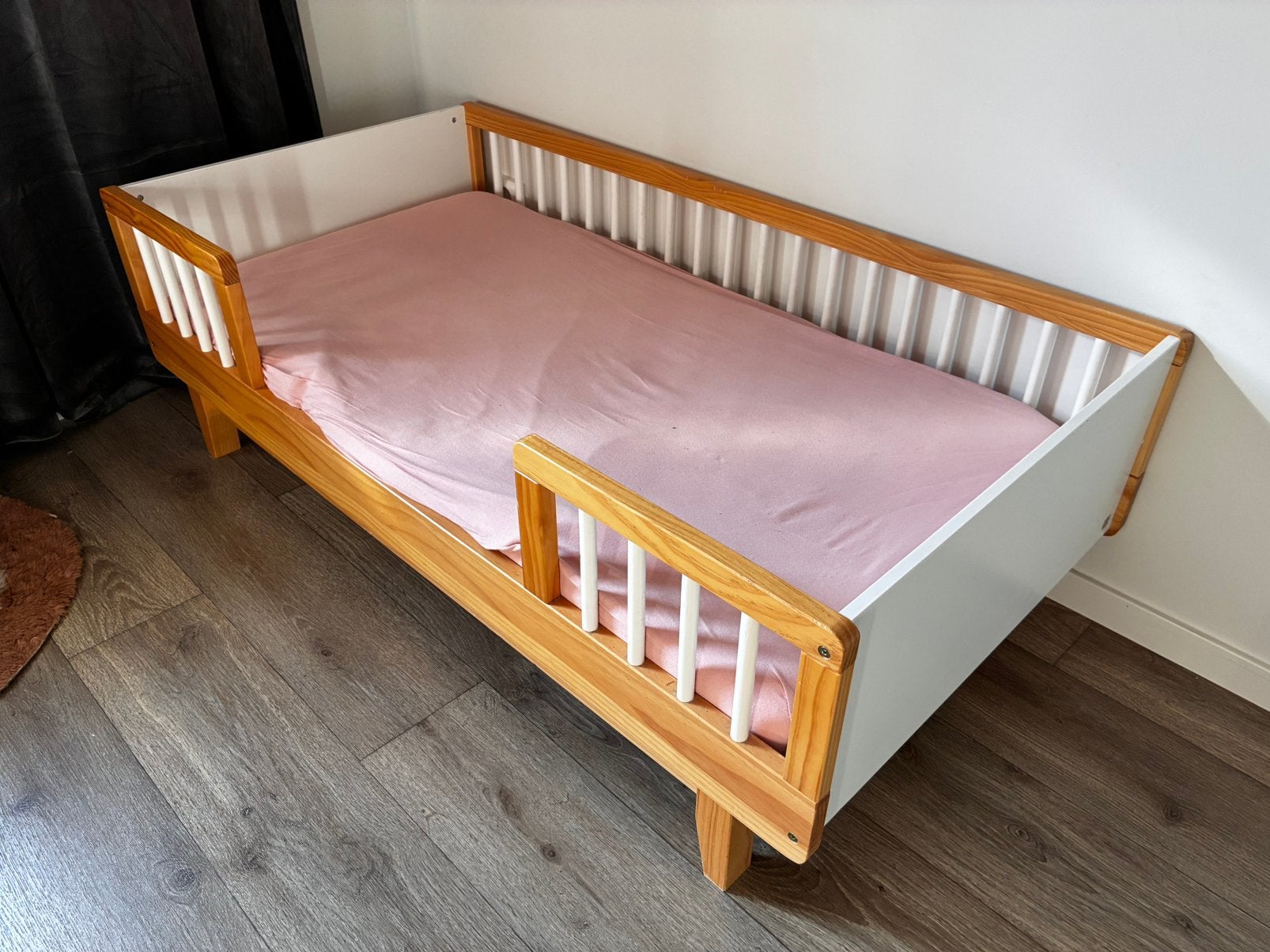 Petite Amelie Peuterbed 70x140 incl matras, Ophalen, 70 tot 85 cm, 140 tot 160 cm, Zo goed als nieuw
