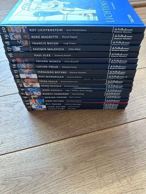 18 delen/boeken  taschen De Volkskrant, Ophalen of Verzenden, Zo goed als nieuw