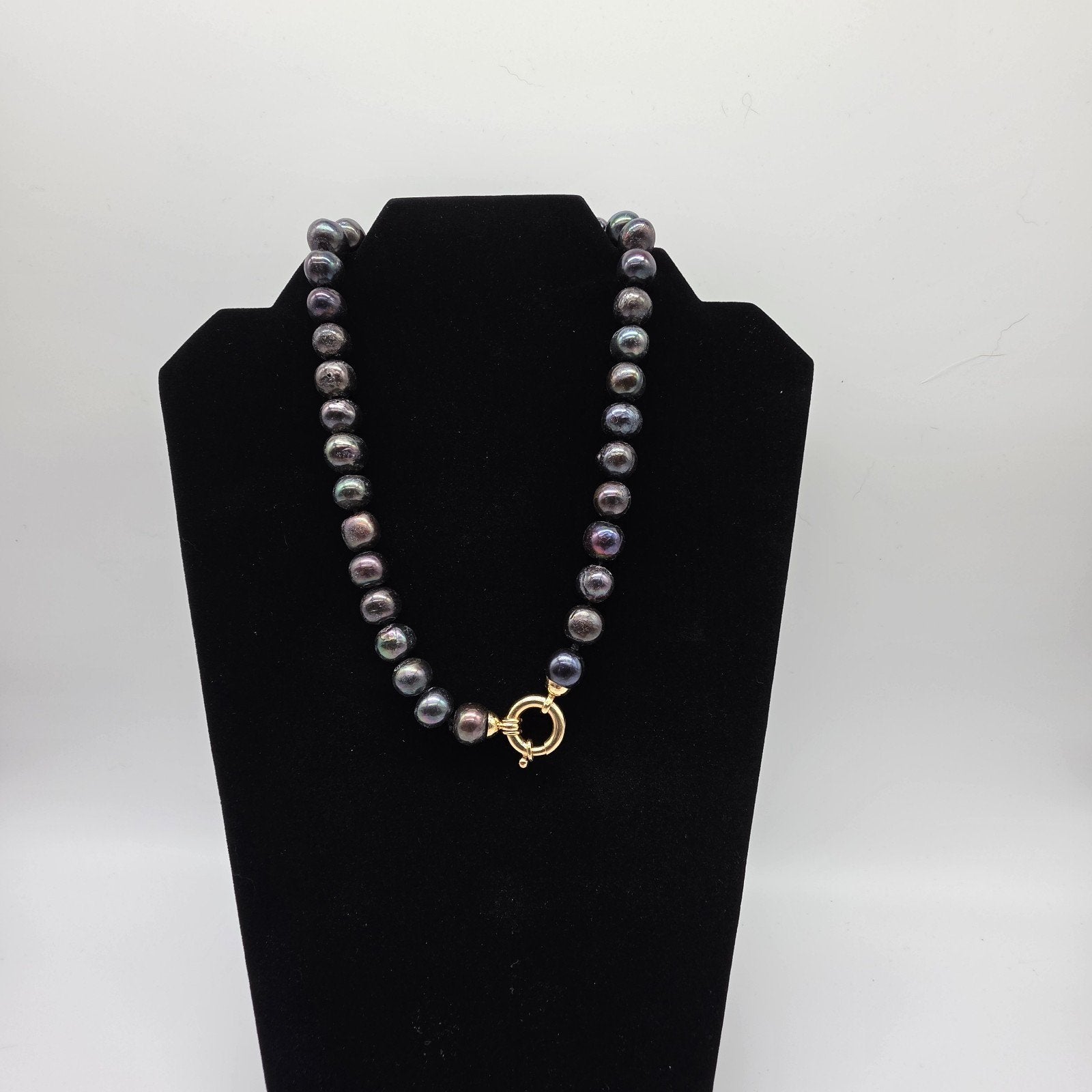 Zwarte zoetwaterparel ketting met 14kt gouden sluiting, Zwart, Ophalen of Verzenden, Zo goed als nieuw, Met edelsteen