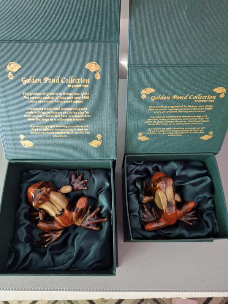 Golden Pond Collection Keramische Kikkers (set van 2), Verzamelen, Dierenverzamelingen, Verzenden, Zo goed als nieuw, Beeldje of Figuurtje