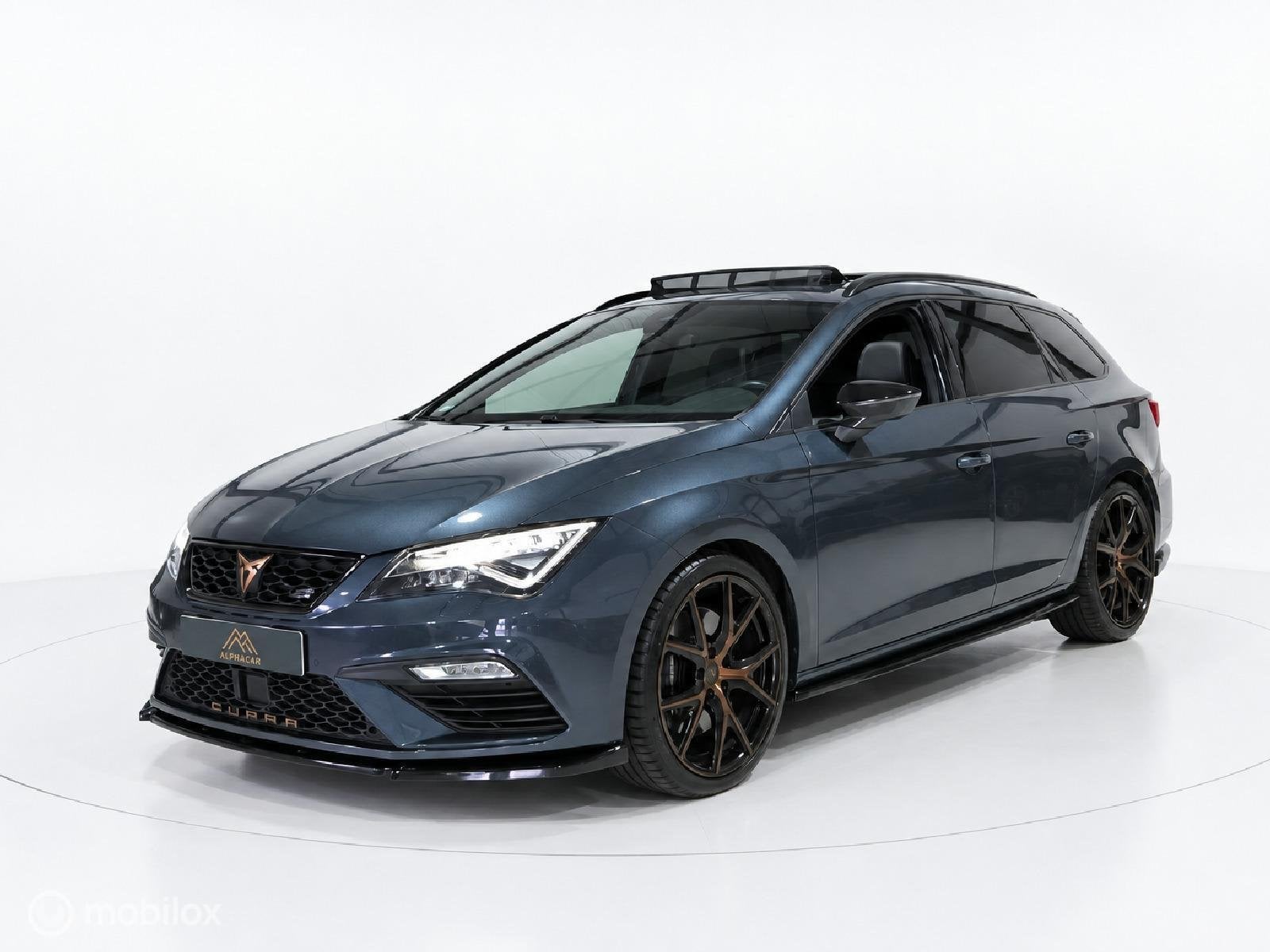 Seat Leon ST Cupra 300 4DRIVE 2.0 TSI Beats|Pano|Carbon|Virt, Auto's, Automaat, 15 km/l, Gebruikt, 4 cilinders