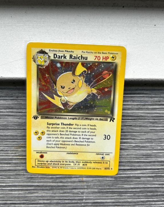 1st edition Dark Raichu Holo 83/82, Hobby en Vrije tijd, Verzamelkaartspellen | Pokémon, Ophalen of Verzenden, Zo goed als nieuw