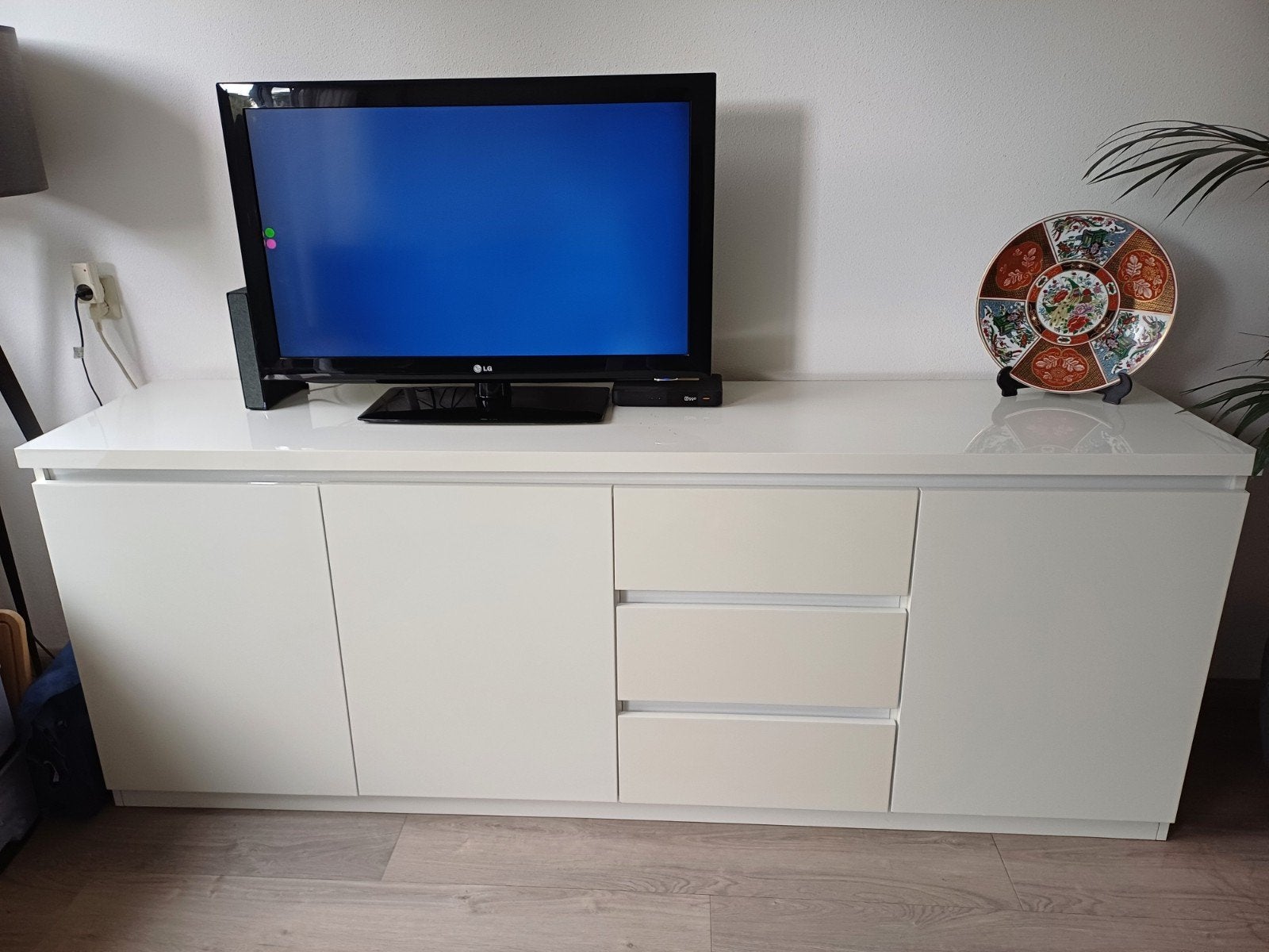 Wit hoogglans dressoir (270x50x84 cm), Ophalen, Overige materialen, Gebruikt, Met lade(s)