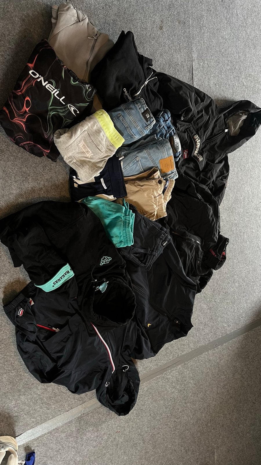 Partij kleding: Napapijri, Lyle & Scott, O'Neill, etc., Ophalen, Zo goed als nieuw, Overige maten