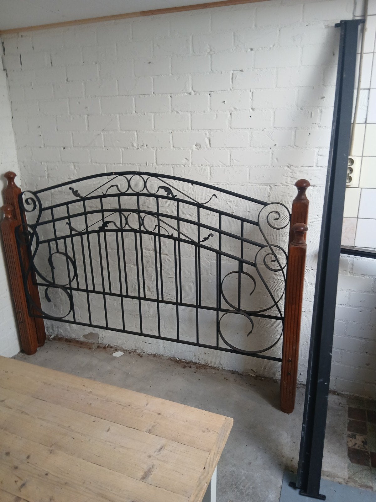 bed ombouw sneedijzer, Ophalen, 150 tot 200 cm, Hout, 200 cm of meer