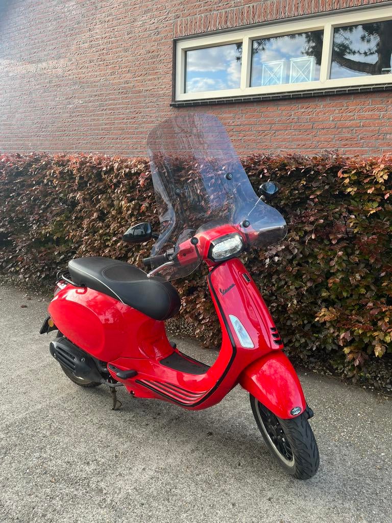 Vespa Sprint (2019) – geel kenteken – rijdt 50 km/u, Fietsen en Brommers, Scooters | Vespa, Ophalen, Gebruikt, Overige modellen
