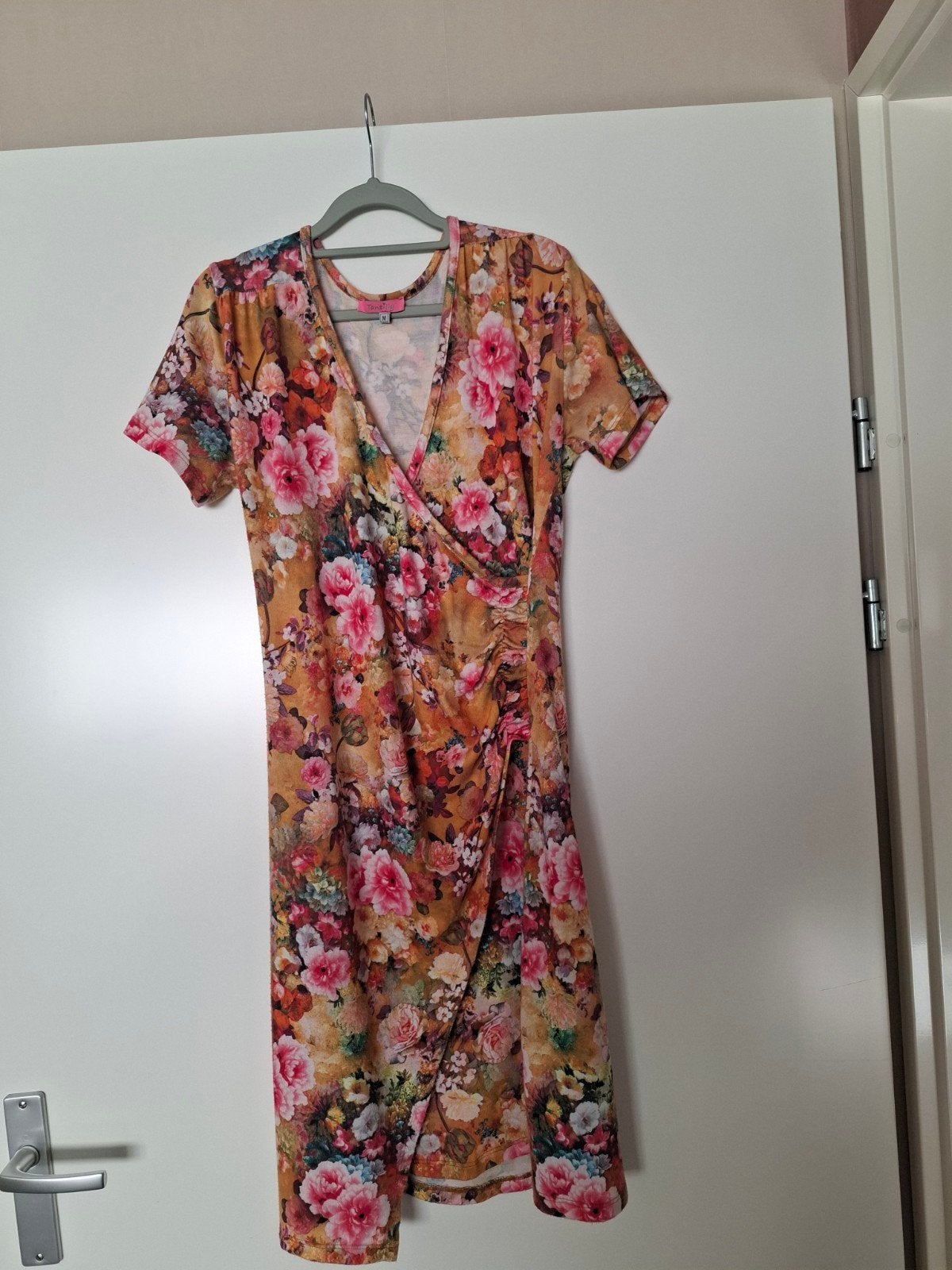 Jurk Tantilly maat M, Kleding | Dames, Maat 38/40 (M), Meerkleurig, Ophalen of Verzenden, Zo goed als nieuw