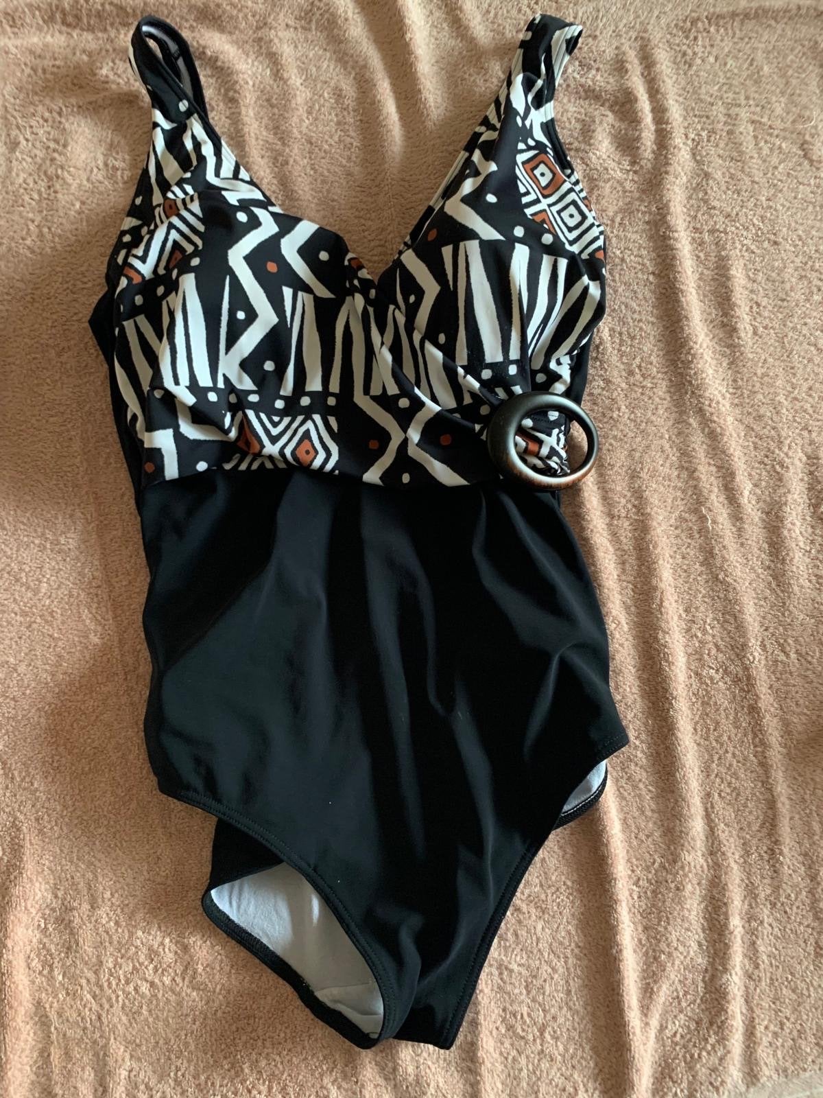 Sunflair Badpak D-cup Zwart/Wit/Oranje Maat 46, Verzenden, Zo goed als nieuw, Meerkleurig, Badpak