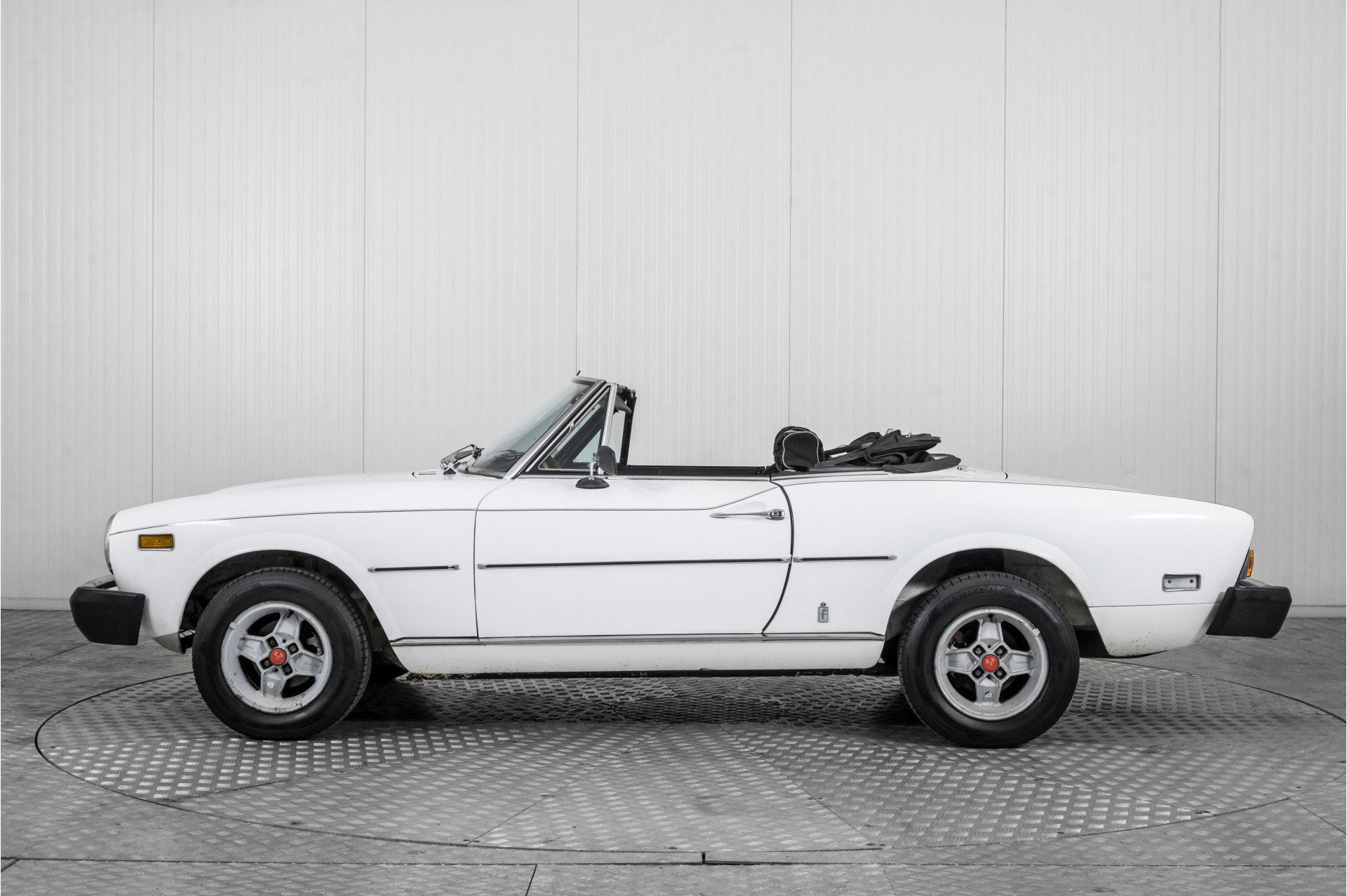 Fiat 124 Spider . (bj 1977), foto 10