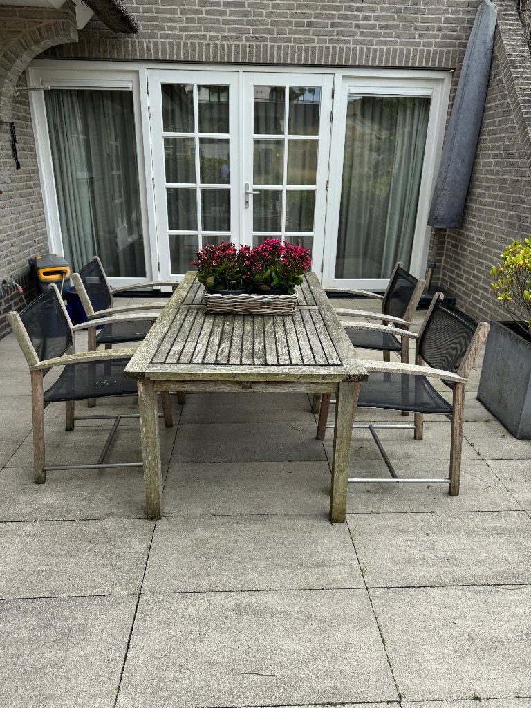 Foto 4 van Houten tuinset – tuintafel met 4 stoelen – wegens verhuizing