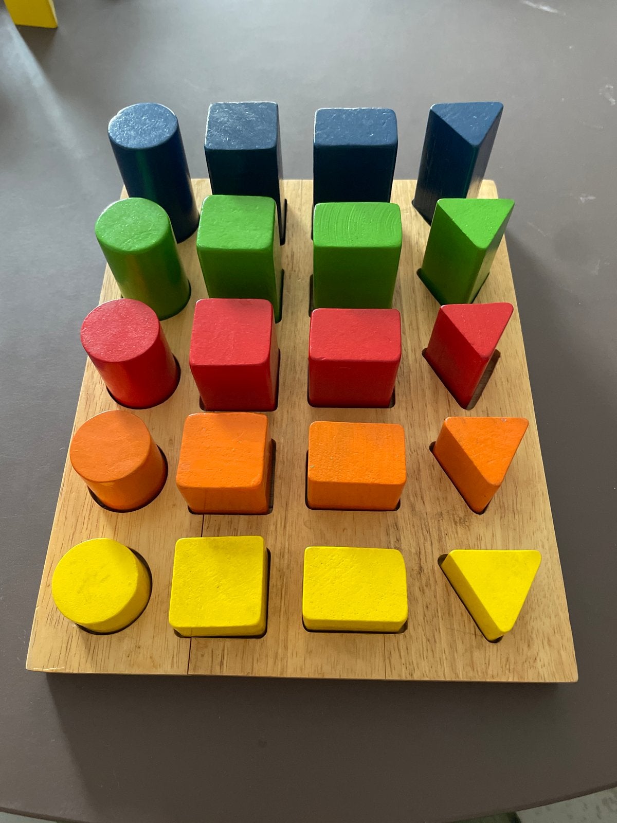 Houten puzzel met kleurrijke blokken, Ophalen of Verzenden, Zo goed als nieuw, Puzzelen