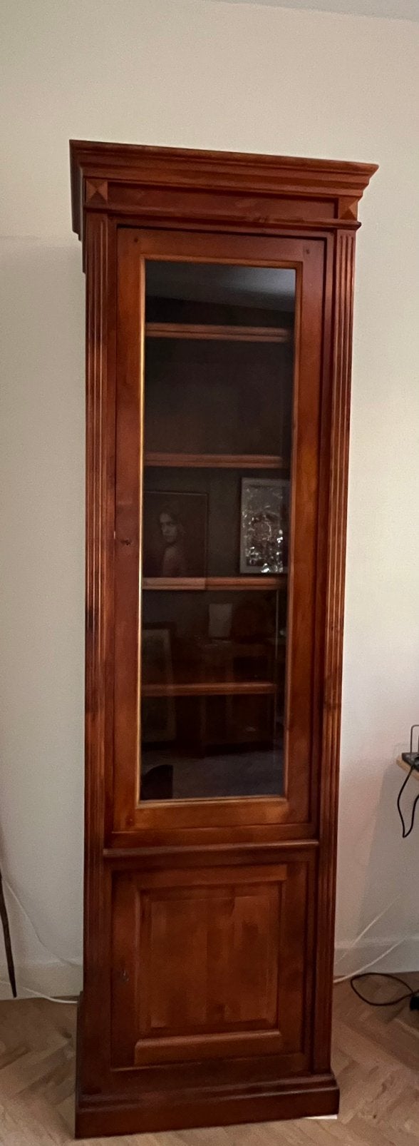Klassieke vitrine/boekenkast kersenhout — met glazen deur, Huis en Inrichting, Gebruikt, 200 cm of meer, Klassiek, Kersenhout