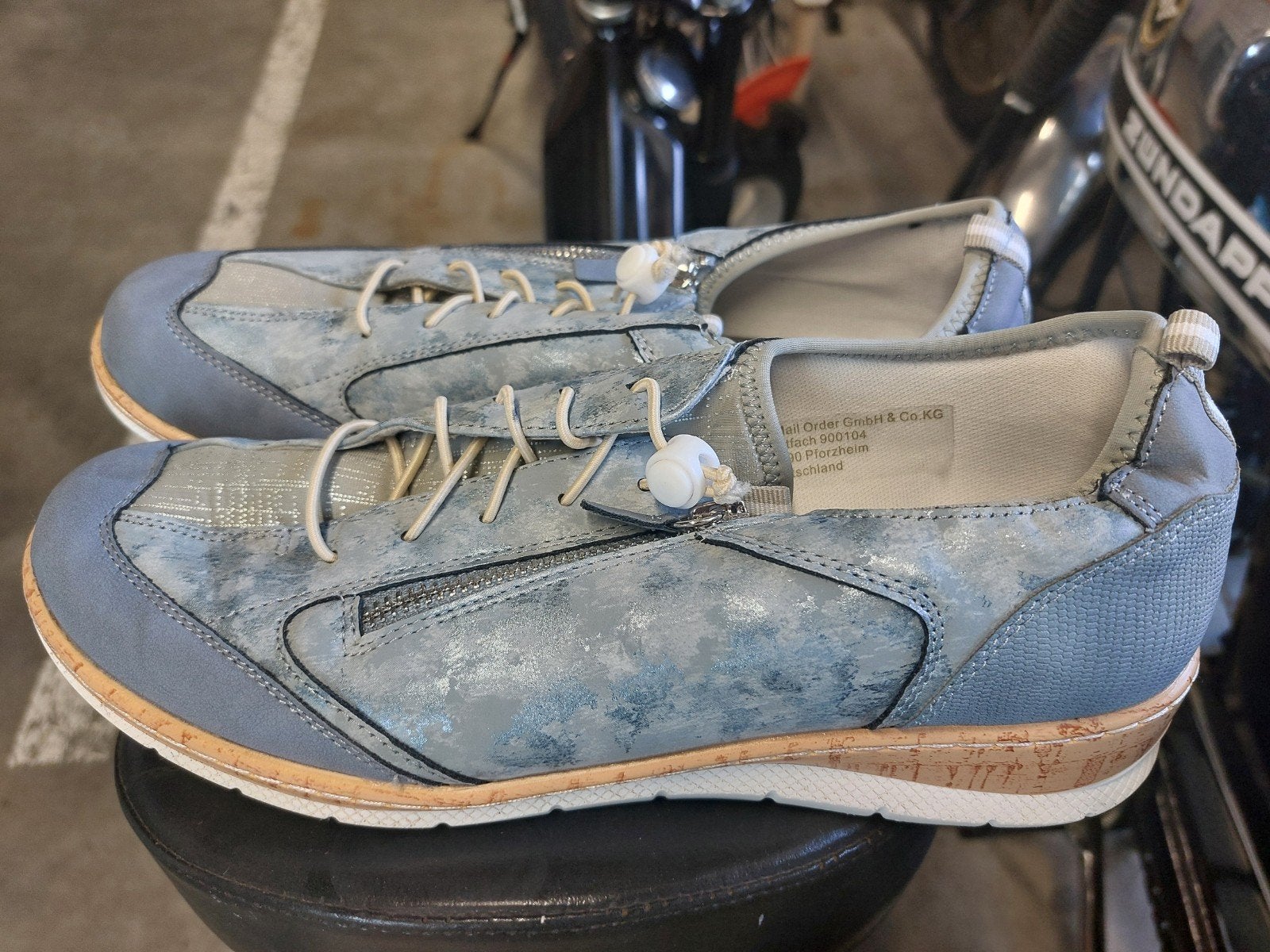 Blauwe schoenen maat 41 vallen breed als H, Kleding | Dames, Schoenen, Ophalen of Verzenden, Zo goed als nieuw, Blauw, Sneakers of Gympen