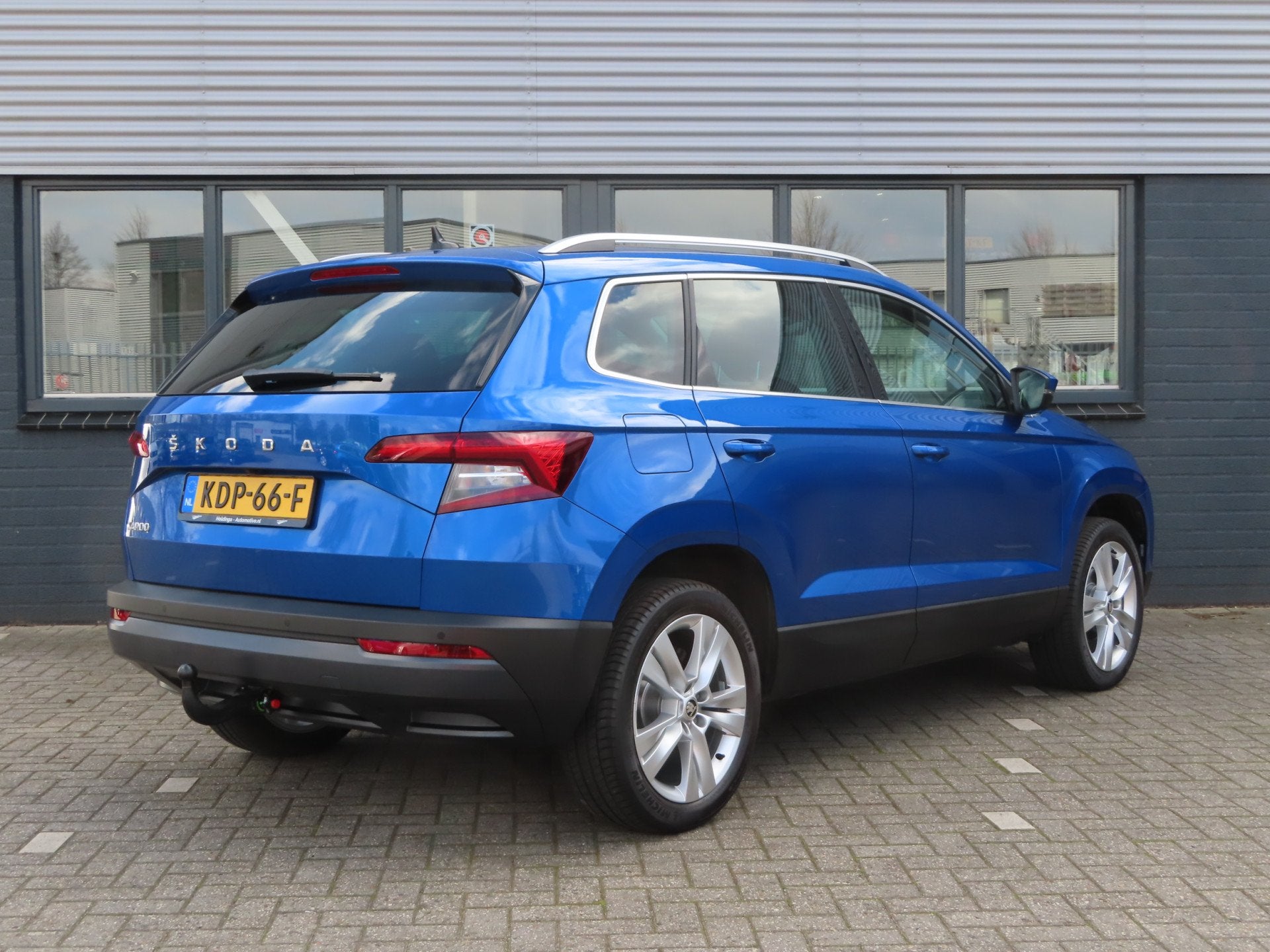 Skoda Karoq 1.5 TSI ACT Style DSG | trekhaak | stoel + stuur, 12 maanden, 4 cilinders, Blauw, Leder en Stof