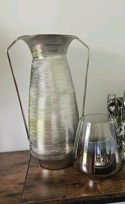 Exclusieve pols potten x Browns Roman vaas in zilverkleurig, Huis en Inrichting, Woonaccessoires | Vazen, Overige materialen, Overige kleuren