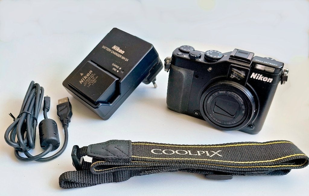 NIKON P7000 nieuwstaat, Ingebouwde flitser, 10 megapixels, Ophalen of Verzenden, Zo goed als nieuw