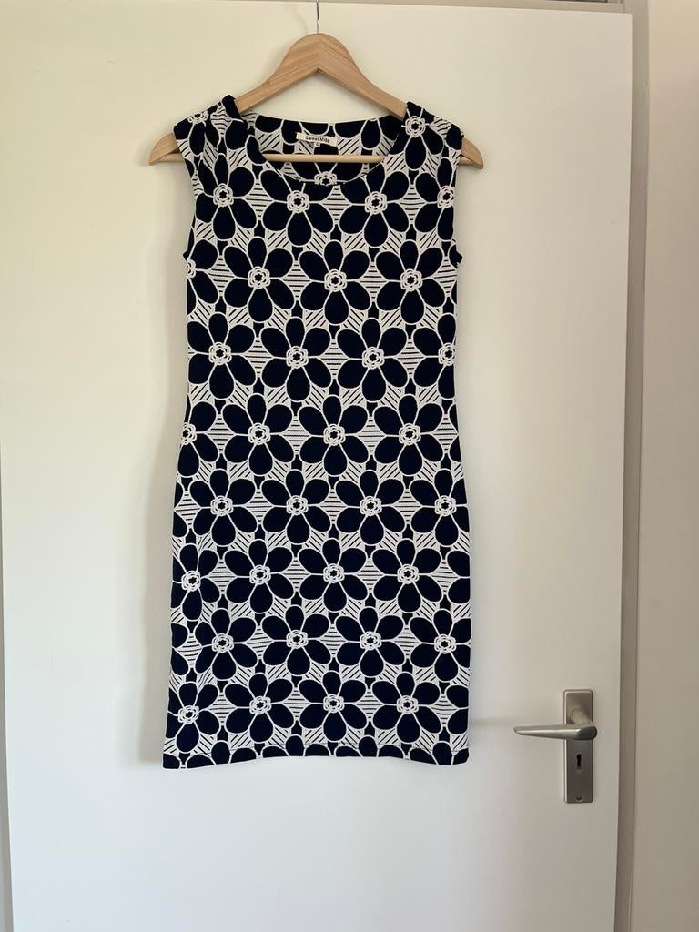 Witte jurk met blauwe bloemen, maat 36/S Sweet Miss, nieuw!, Kleding | Dames, Overige kleuren, Nieuw, Ophalen of Verzenden, Knielengte