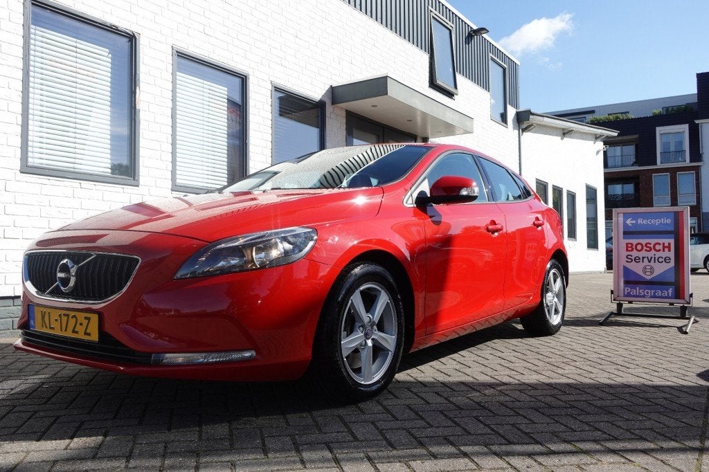 Volvo V40 1.5 T2 + Automaat + Trekhaak, Euro 6, 4 cilinders, 700 kg, Origineel Nederlands